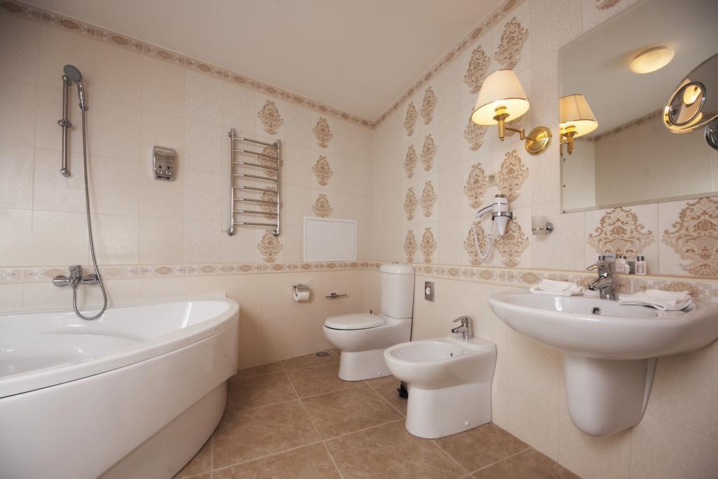 Victoria Hotel Na Zamkovoy Minsk Bagian luar foto