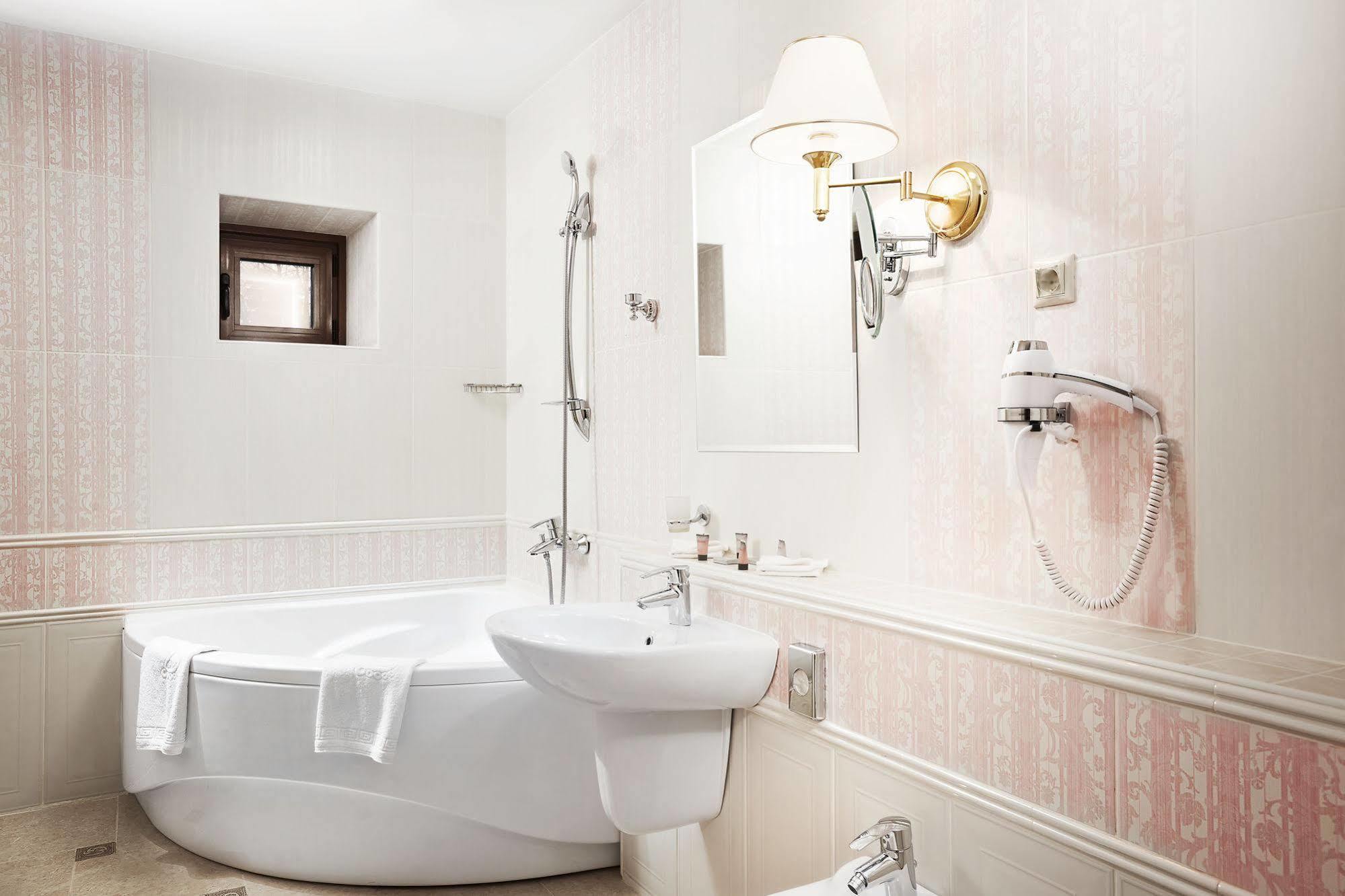 Victoria Hotel Na Zamkovoy Minsk Bagian luar foto