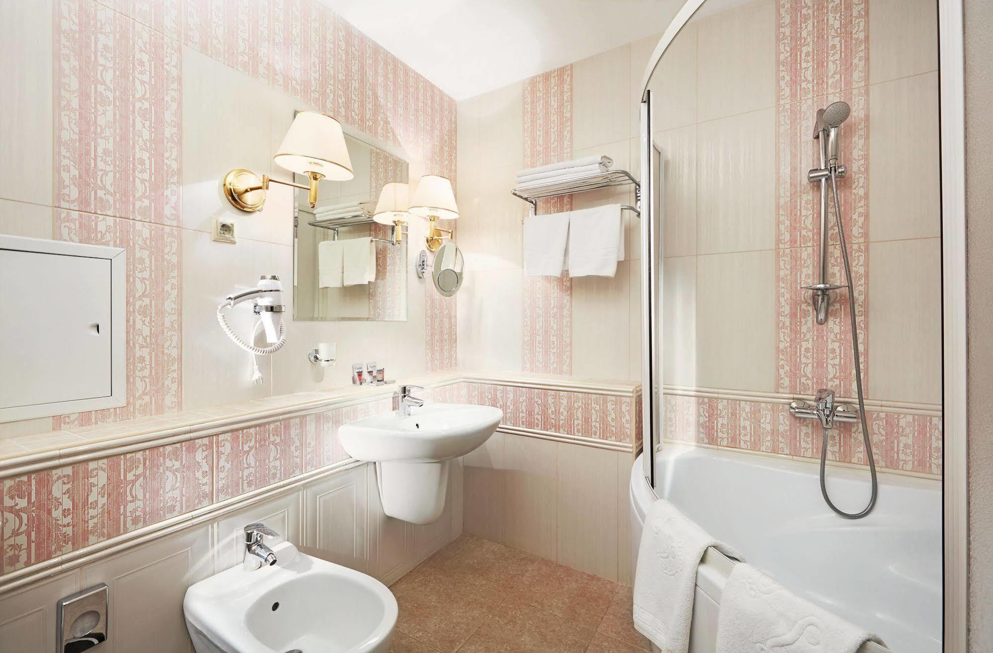 Victoria Hotel Na Zamkovoy Minsk Bagian luar foto
